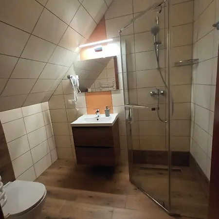 Pokoje Z Aneksami Kuchennymi U Wiktorii Sromowce Niżne Exterior foto