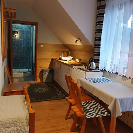 Pokoje Z Aneksami Kuchennymi U Wiktorii Sromowce Niżne Exterior foto