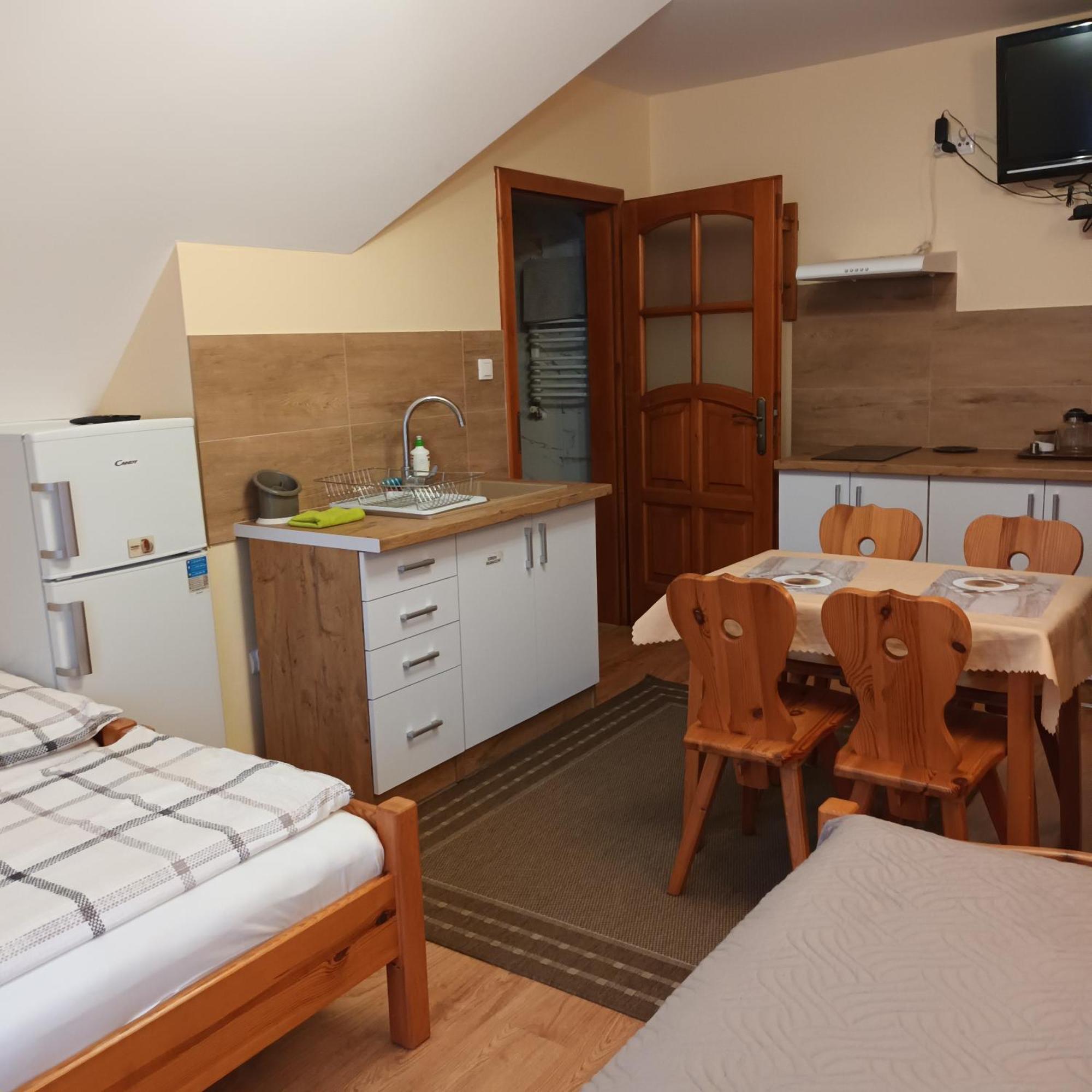 Z Aneksami Kuchennymi U Wiktorii Homestay *